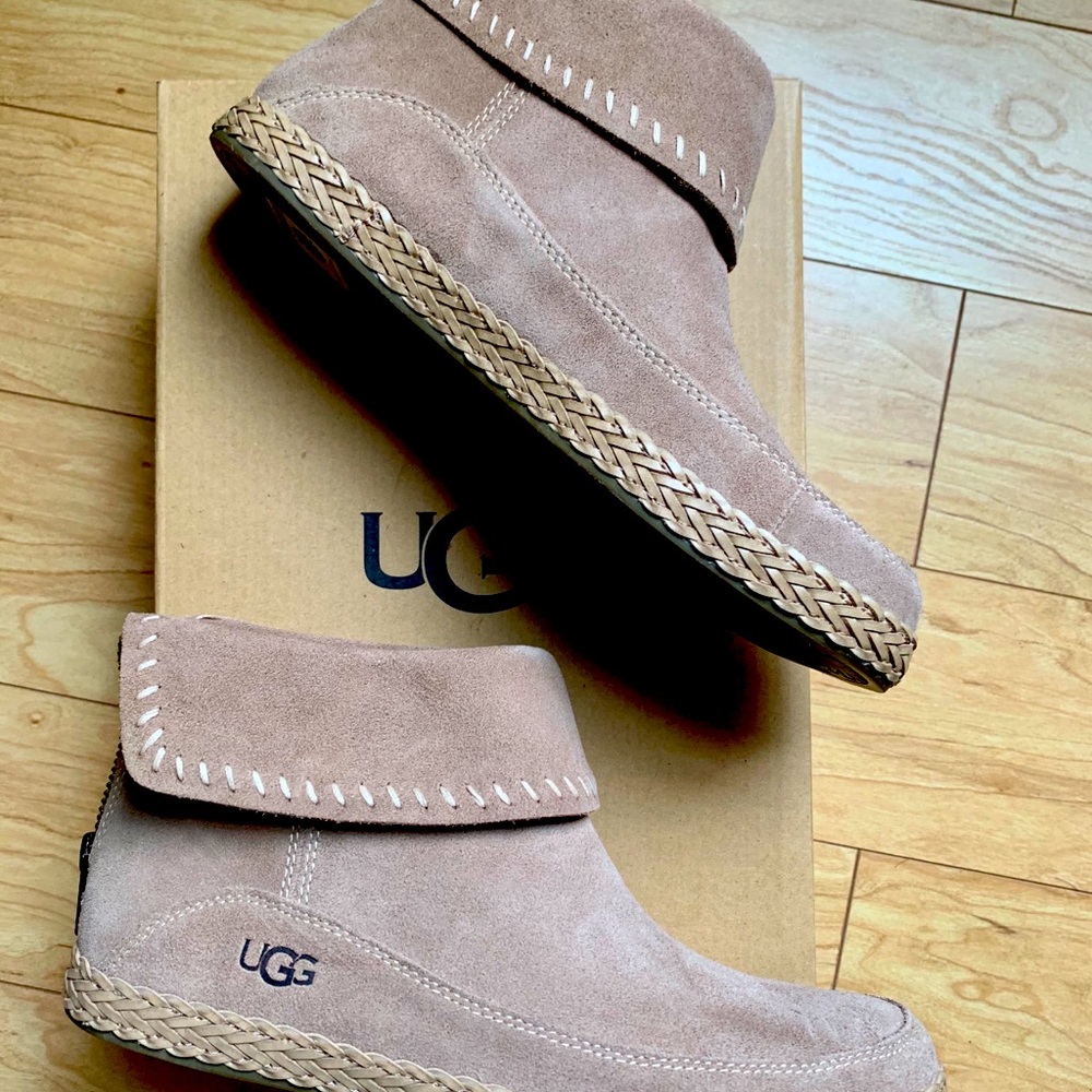 UGG Women’s W Varney Boot size 7
